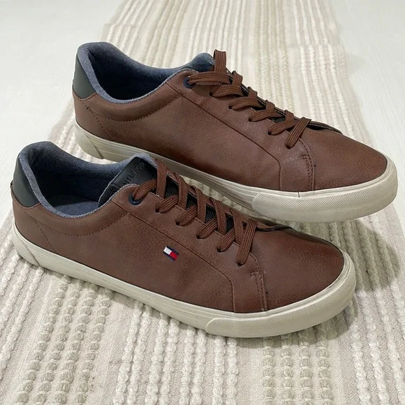 Tommy Hilfiger beautiful brown leather sneakers. Men’s 10. Like new condition. - Picture 2 of 14